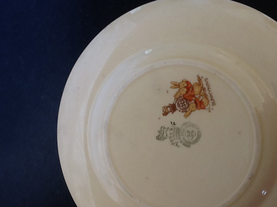 Royal Doulton Bunnykins Visiting the cottage Sml plate signed